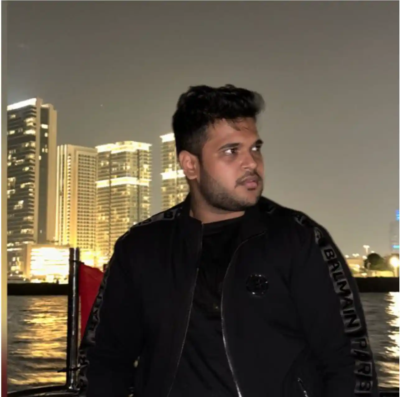 Digital marketing agency testimonial card showing a customer review praising nxuniq’s branding, campaigns, and performance